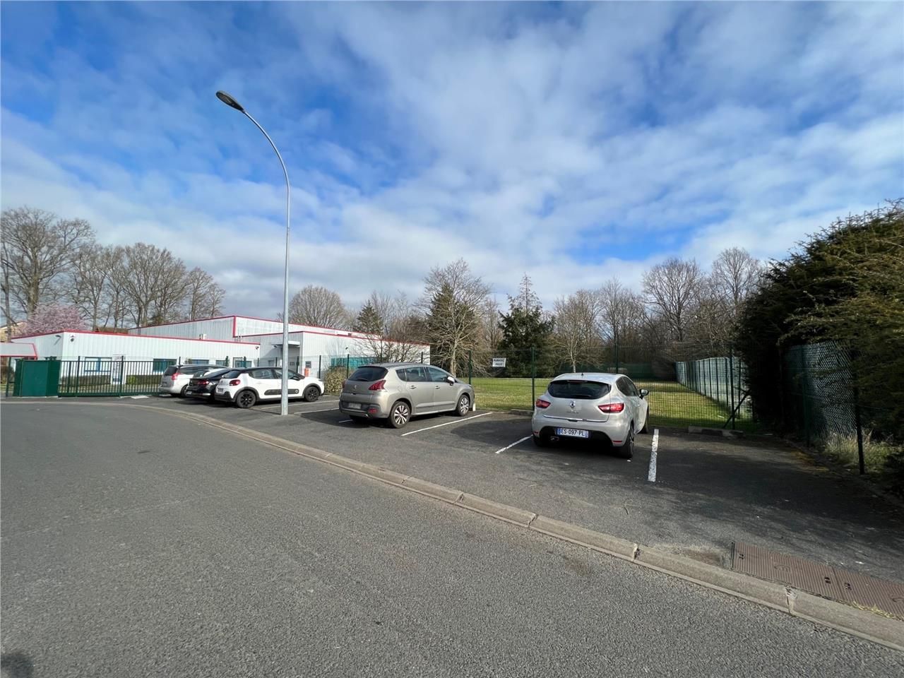 CBRE vous propose à vendre ou à louer un entrepôt