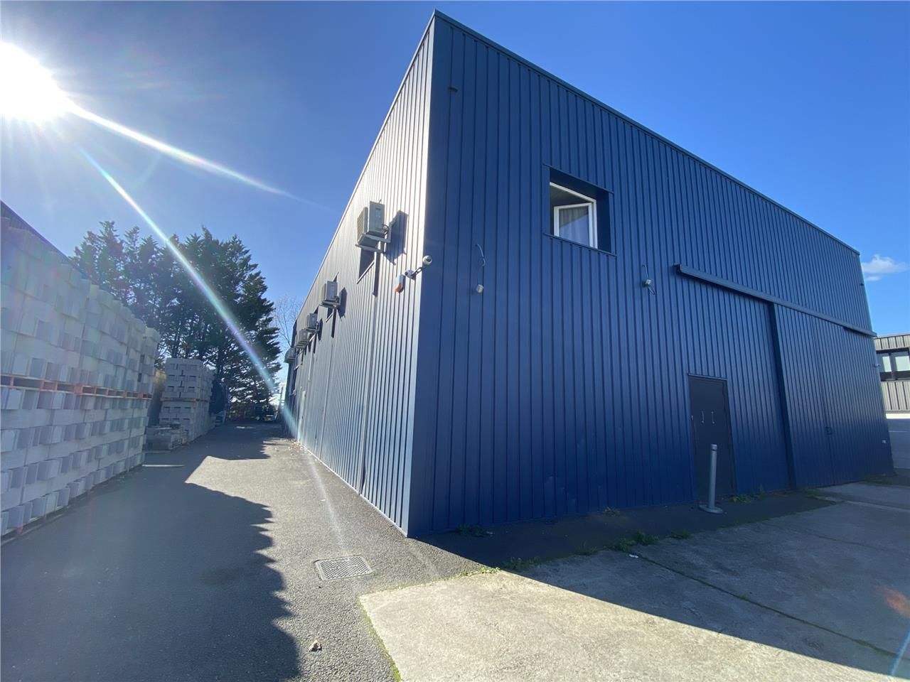 CBRE vous propose à louer un entrepôt/local d'act