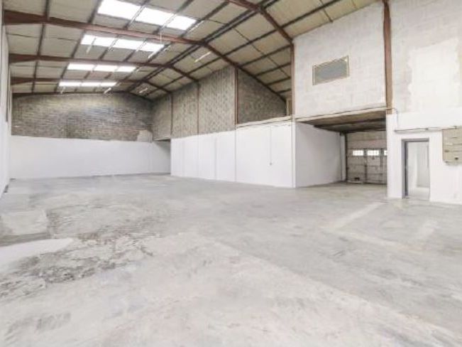 CBRE vous propose à louer un entrepôt/local d'act