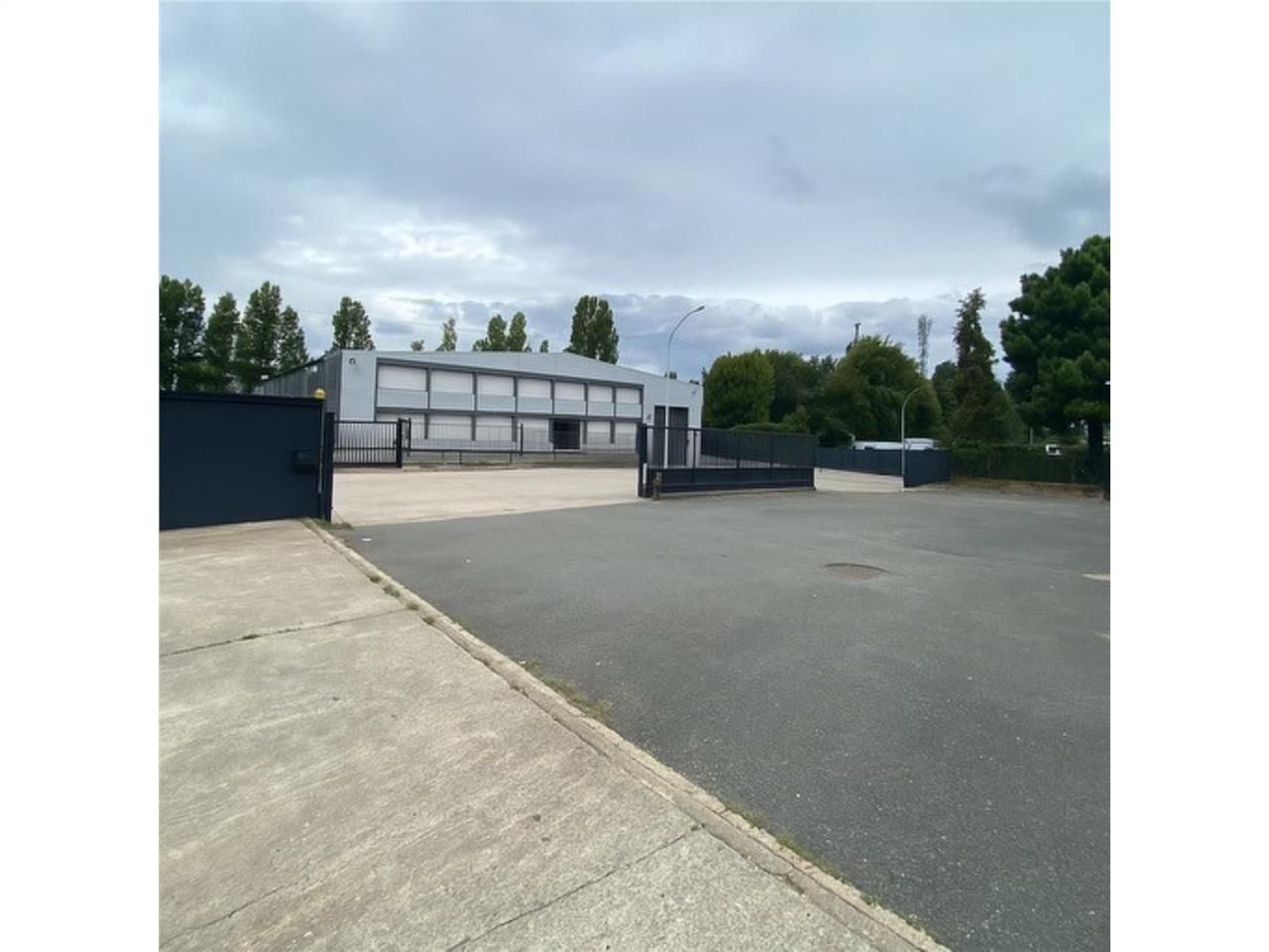 CBRE vous propose à louer un entrepôt/local d'act