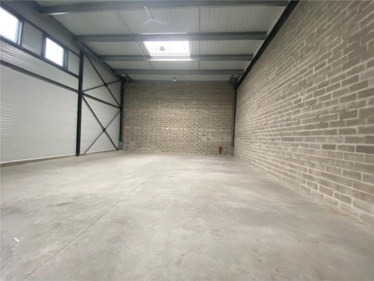 CBRE vous propose à louer ou à vendre un local d'