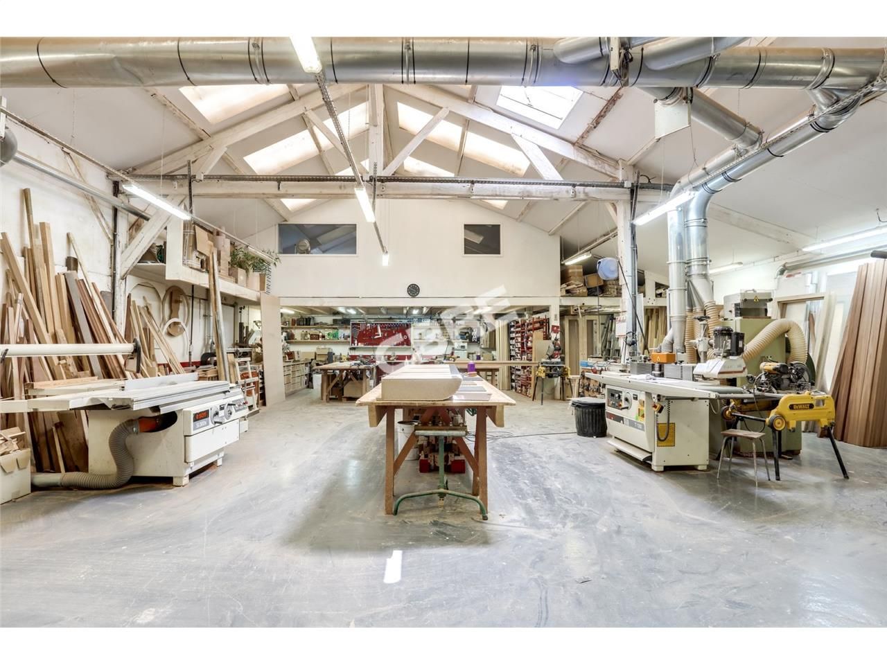 CBRE vous propose à louer un entrepôt/local d'act