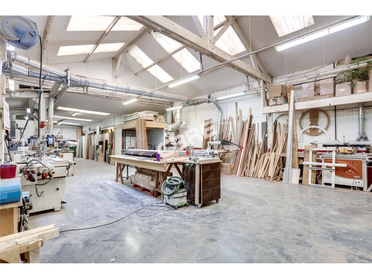 CBRE vous propose à louer un entrepôt/local d'act