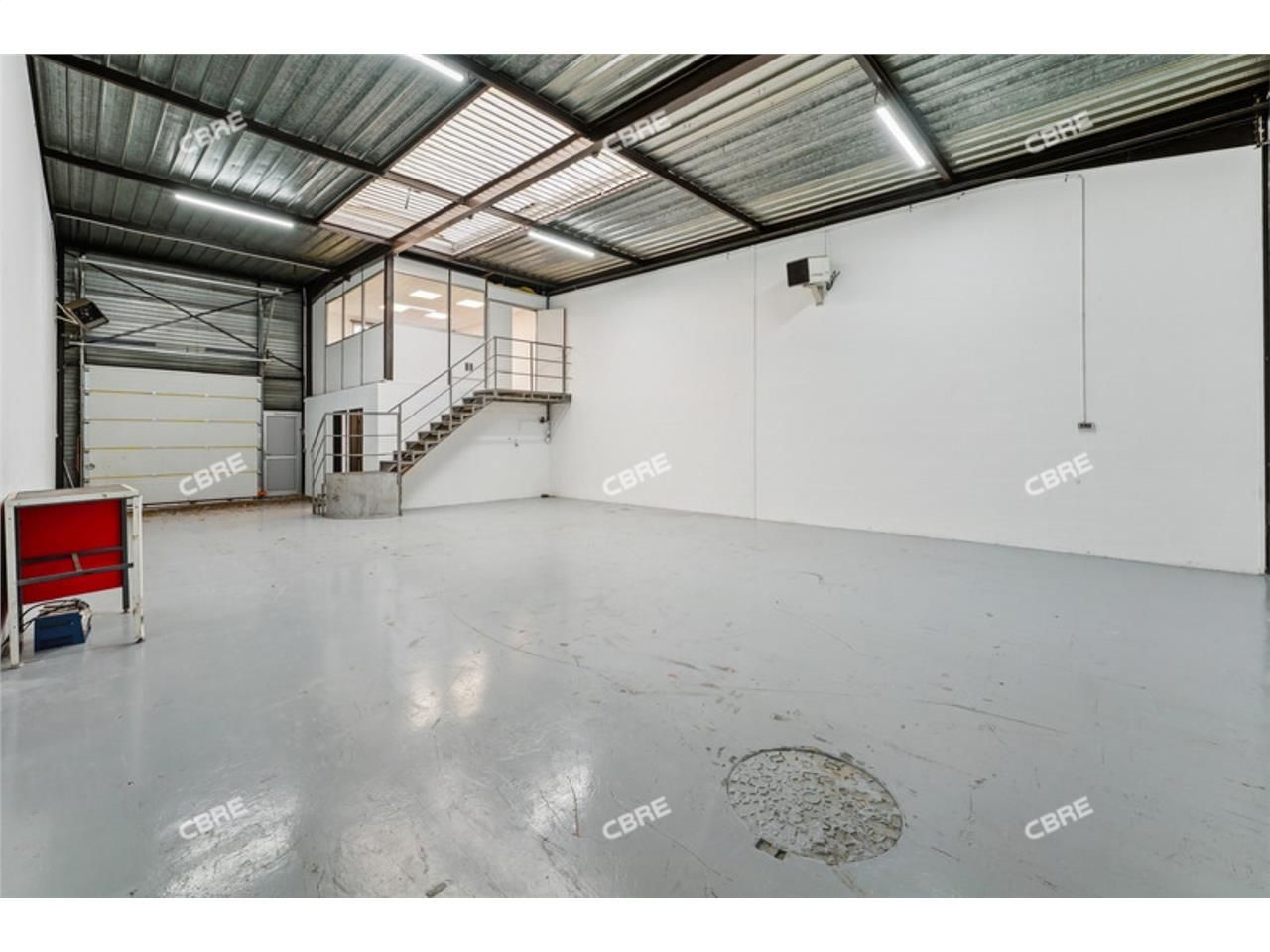 CBRE vous propose à louer, un local d'activités s