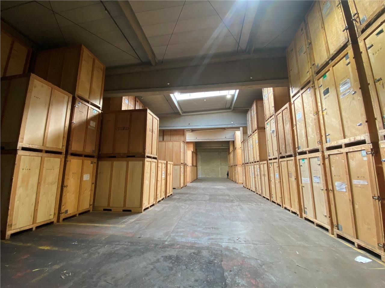 CBRE vous propose à louer, un entrepôt dans un pa