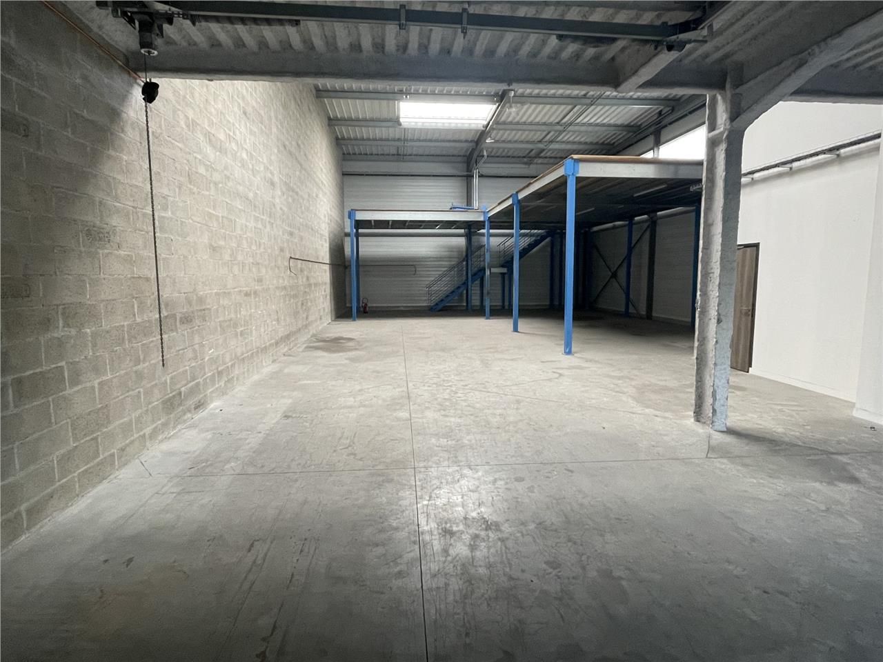 CBRE vous propose à louer une cellule de stockage