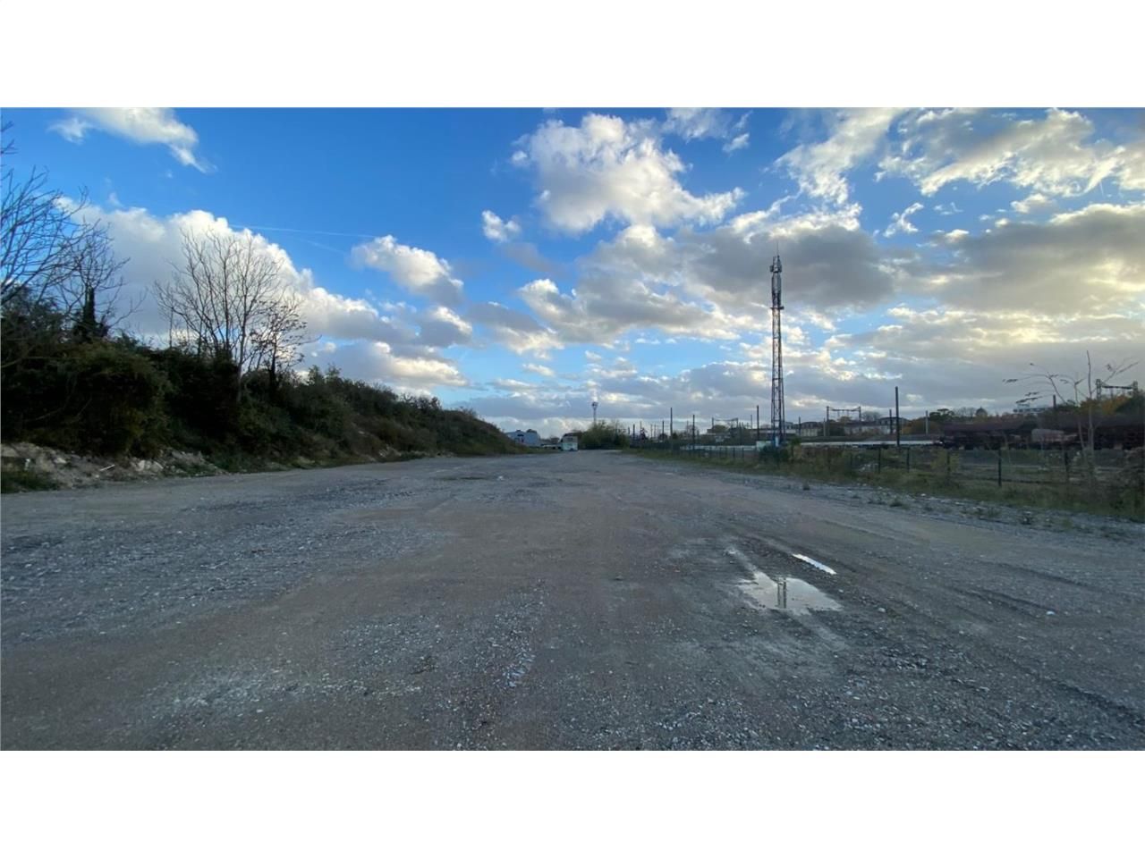 CBRE vous propose à louer un terrain situé sur la