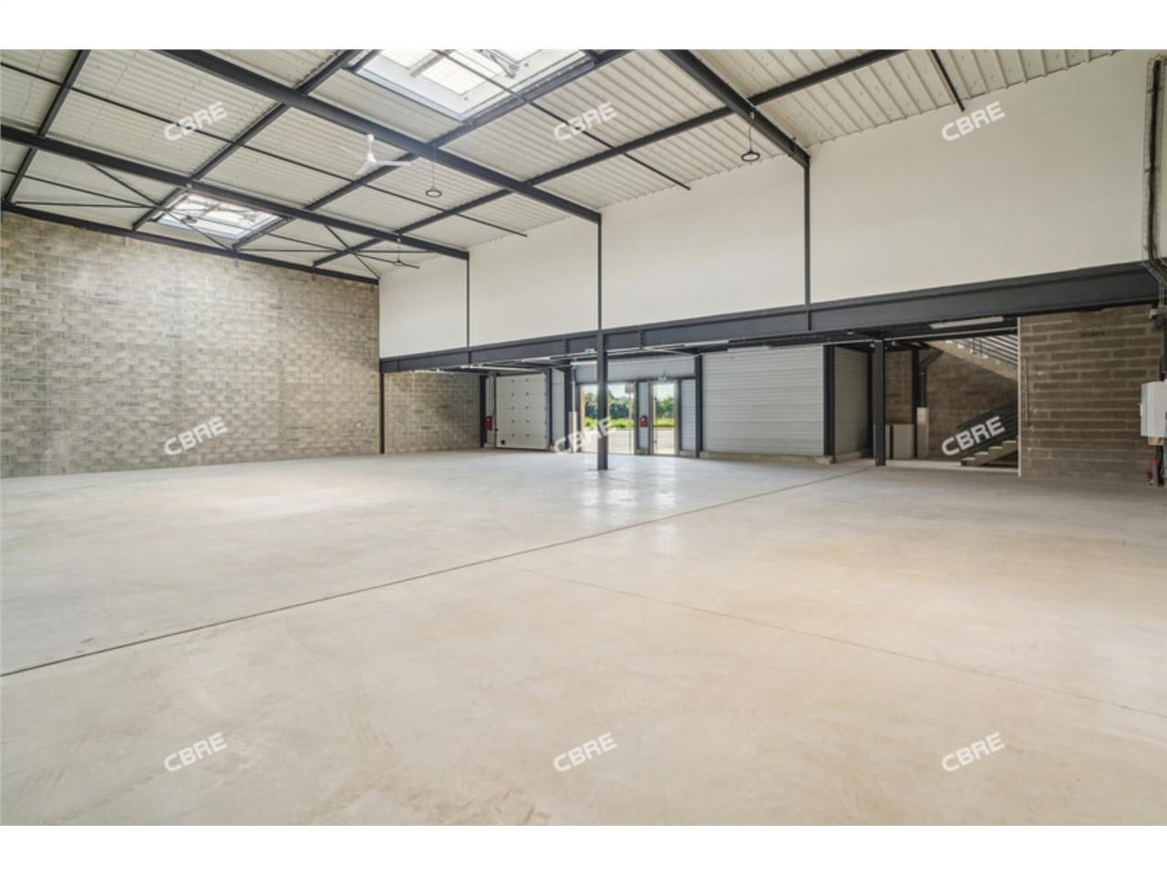 CBRE vous propose à vendre ou à louer un un entre