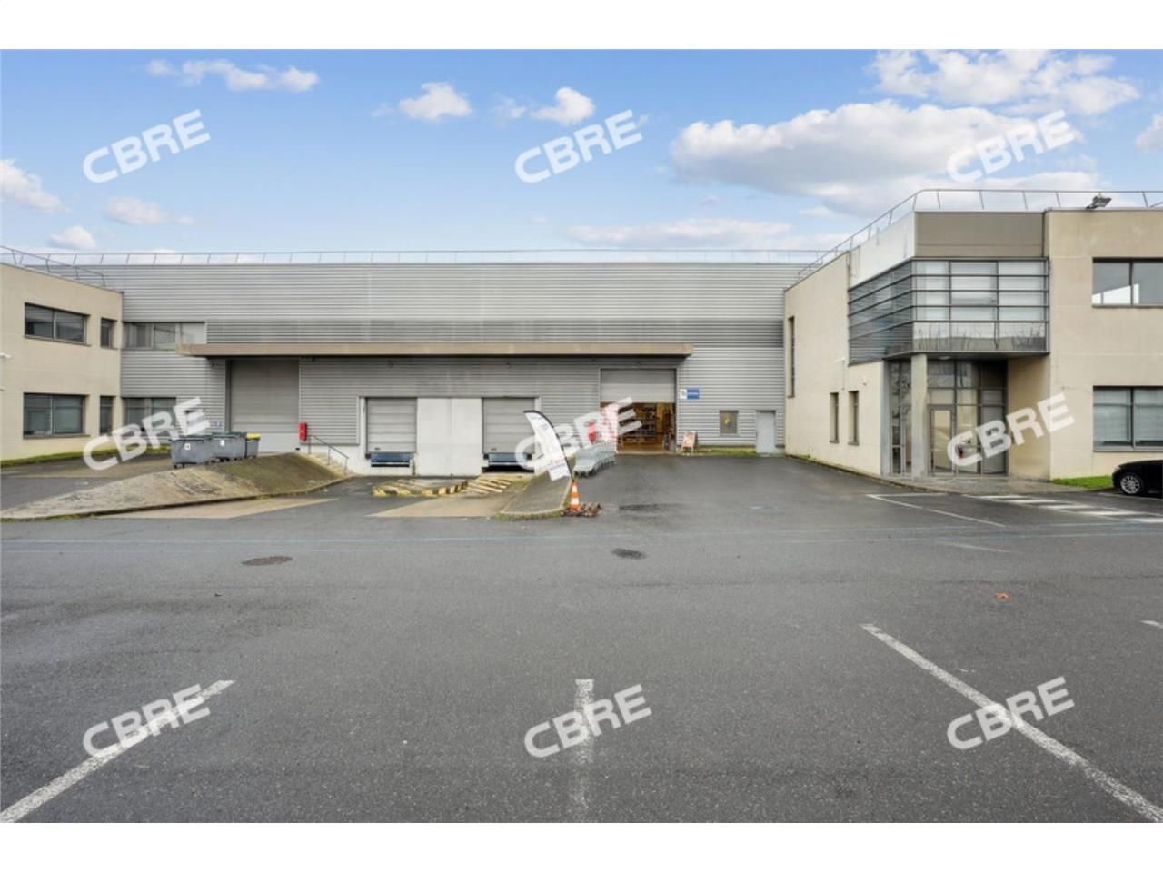 CBRE vous propose à louer, un local d'activités s