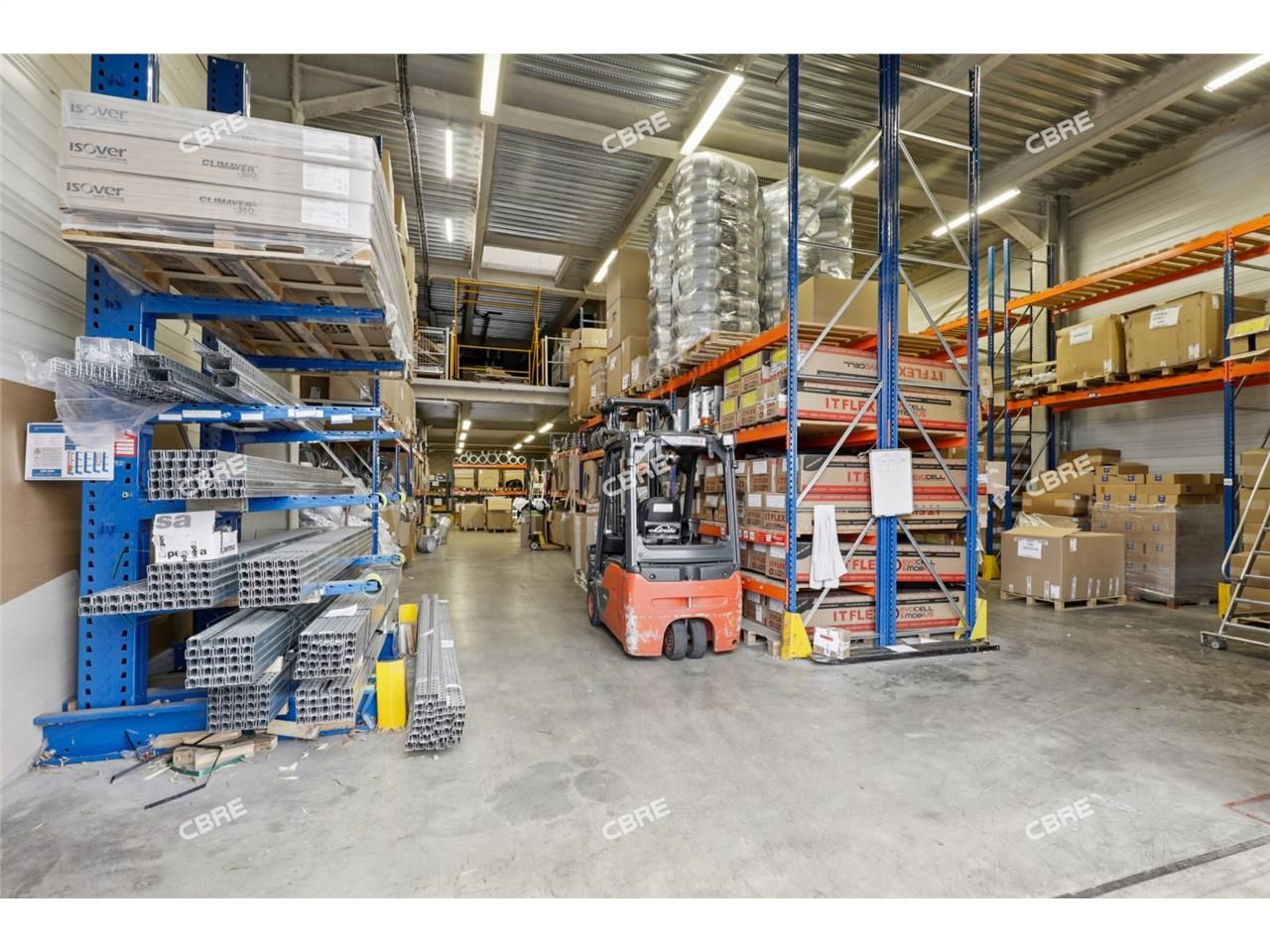 CBRE vous propose à louer, un local d'activités s