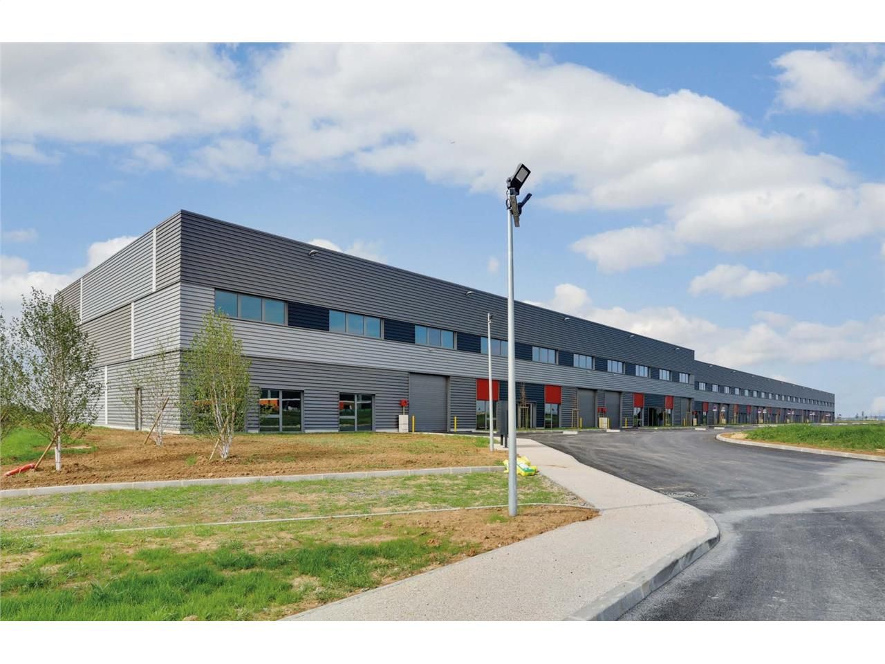 CBRE vous propose à louer, un bâtiment neuf d'act
