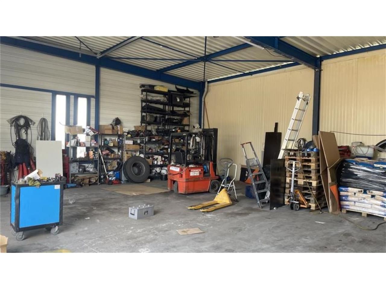 CBRE vous propose à vendre, un entrepôt/local d'a