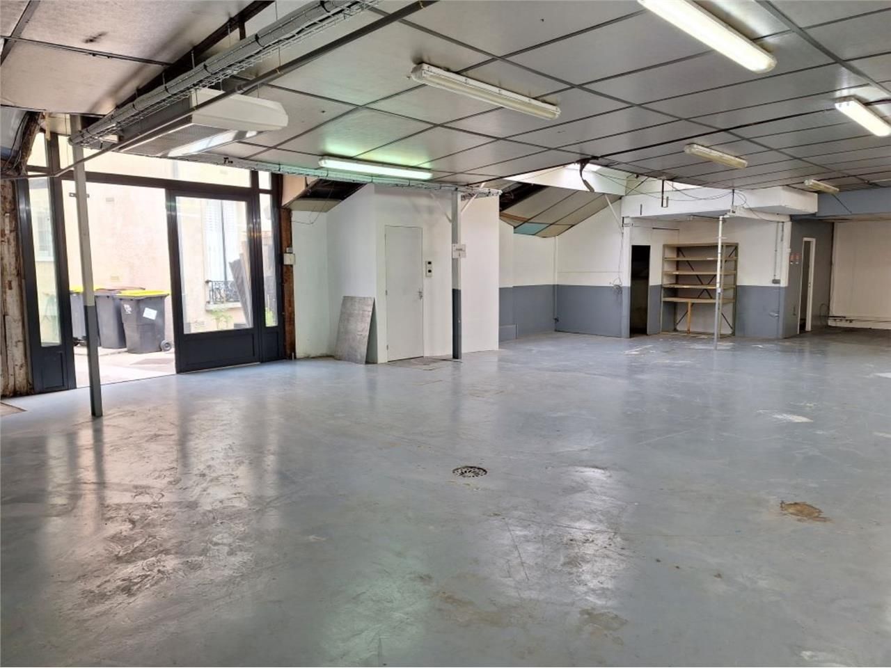 CBRE vous propose à vendre ou à louer, un local d