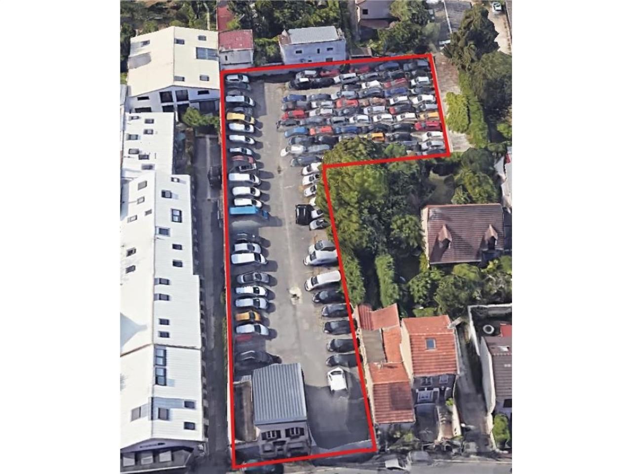 CBRE vous propose à louer un terrain situé sur la