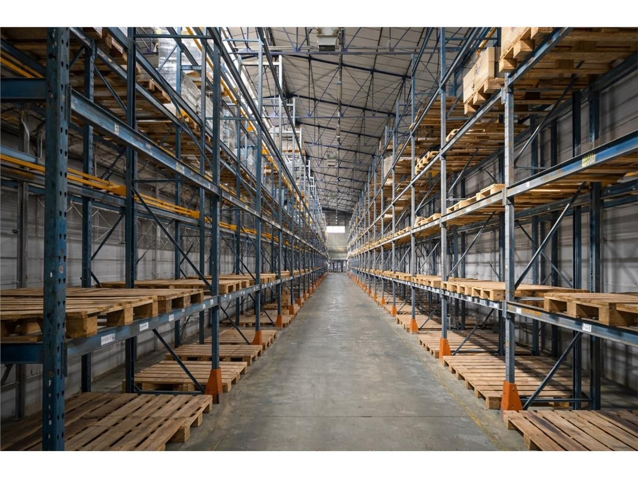 CBRE vous à vendre un entrepôt/local d'activités 