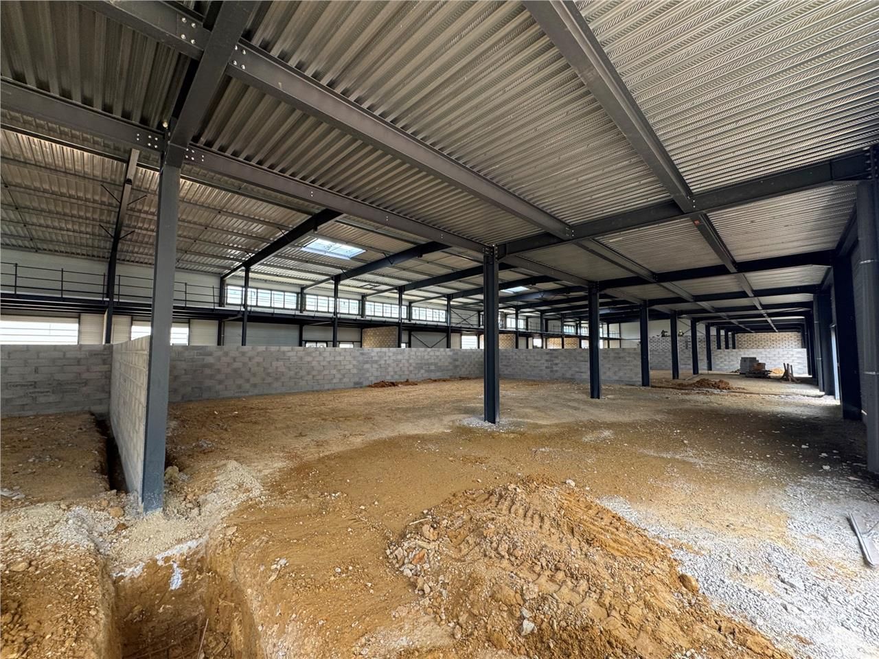 CBRE vous propose à vendre ou à louer, des cellul