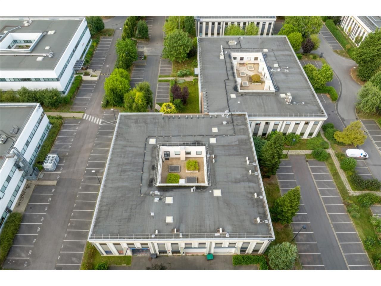 CBRE vous propose à louer, un local d'activités s