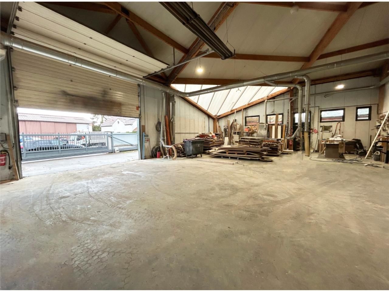 CBRE vous propose à louer, un entrepôt/local d'ac