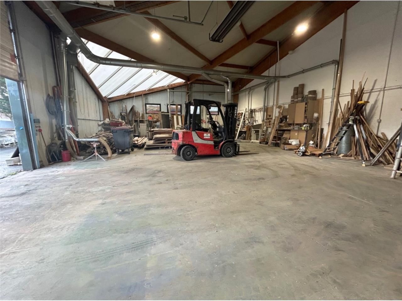 CBRE vous propose à louer, un entrepôt/local d'ac