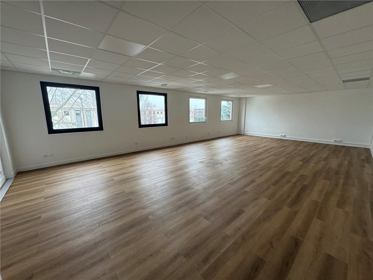 LOGISTIQUE URBAINE - CBRE vous propose à louer, a