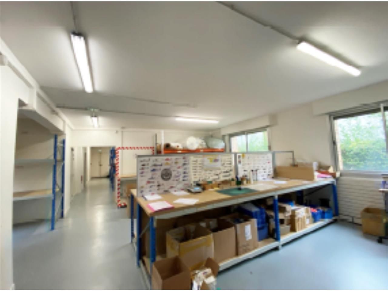 CBRE vous propose à vendre, un entrepôt/local d'a