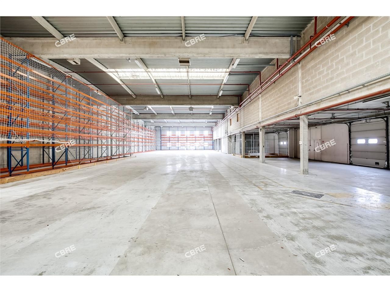 CBRE vous propose à louer, un entrepôt/local d'ac