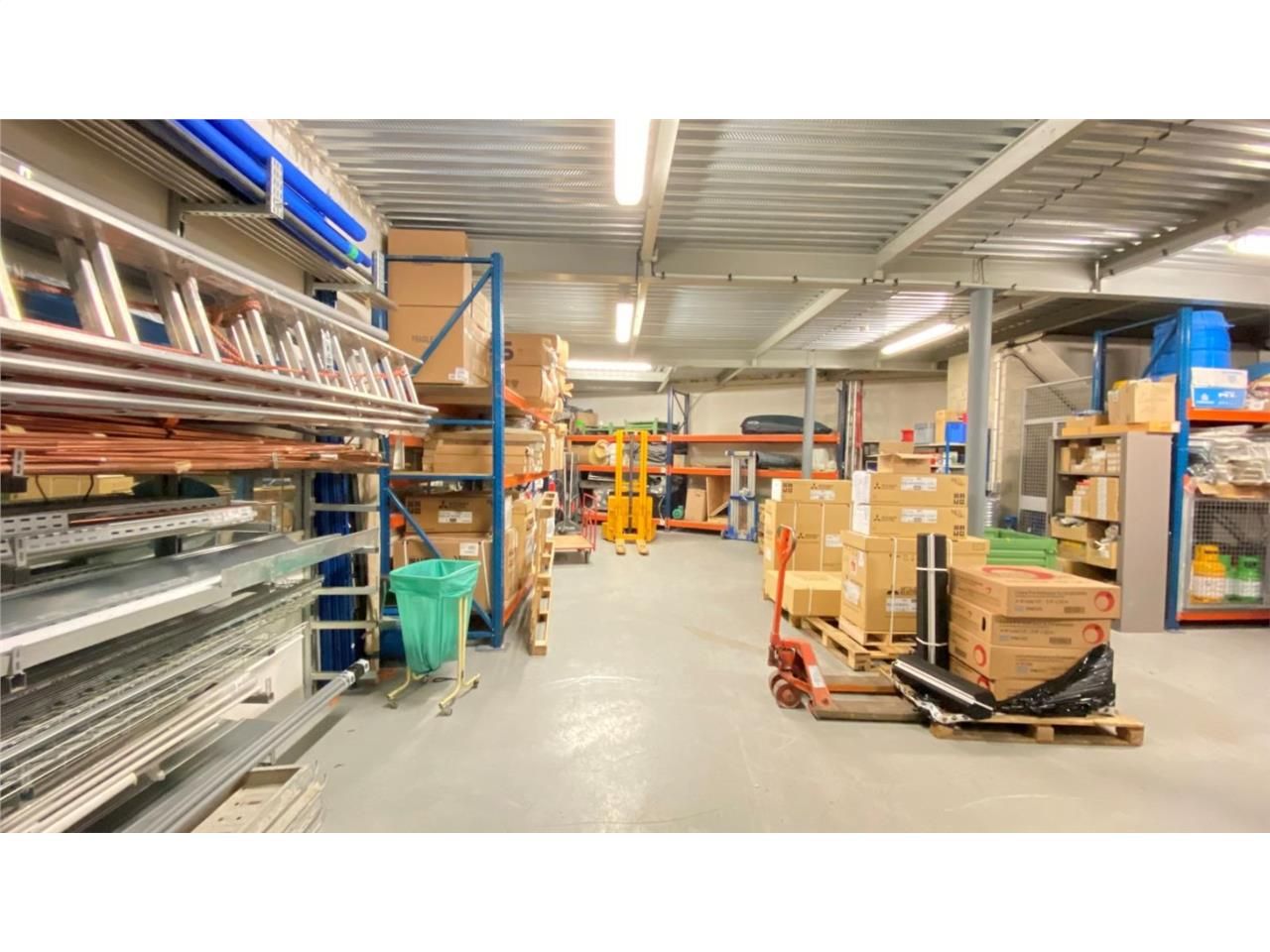 CBRE vous propose à louer, un entrepôt/local d'ac