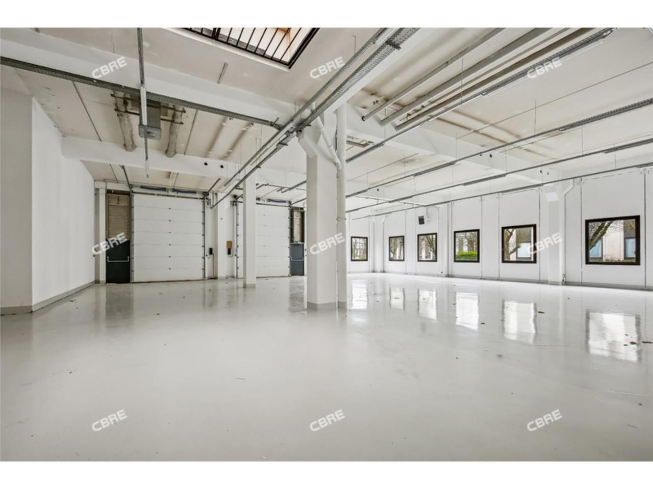CBRE vous propose à louer, un local d'activités s