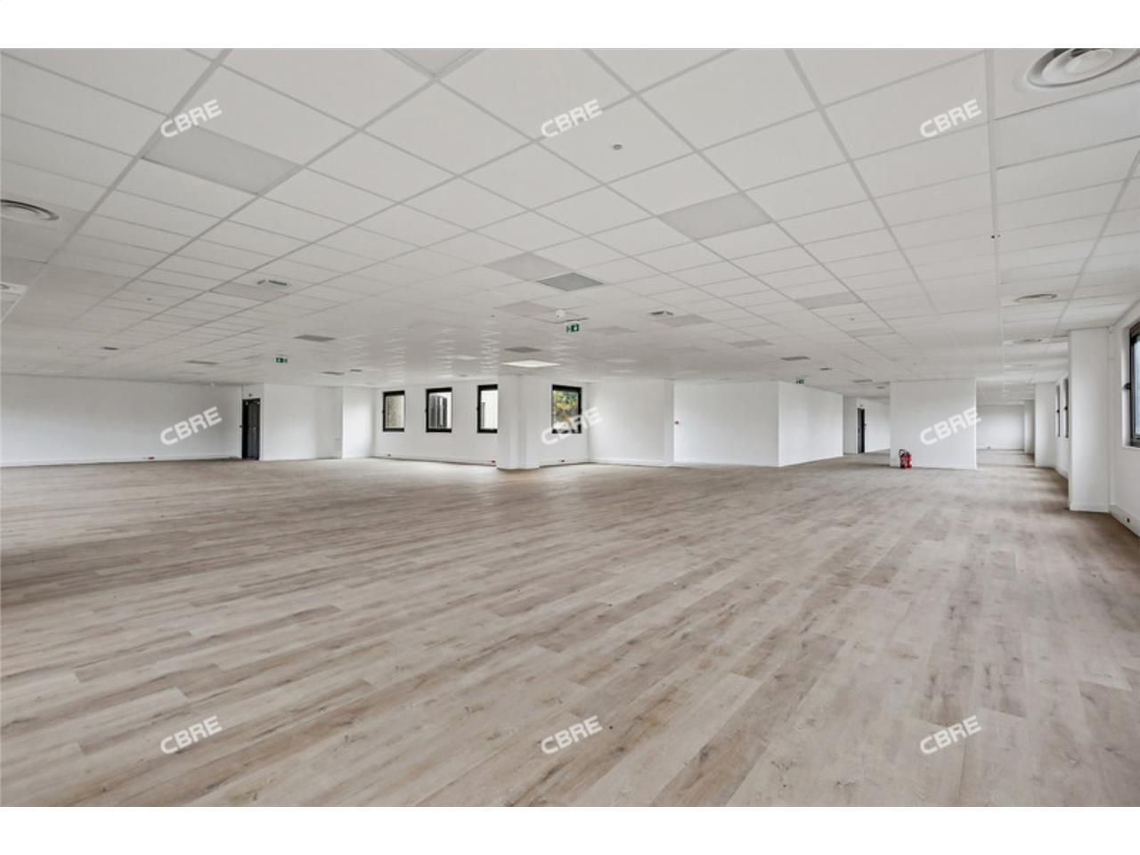 CBRE vous propose à louer, un local d'activités s