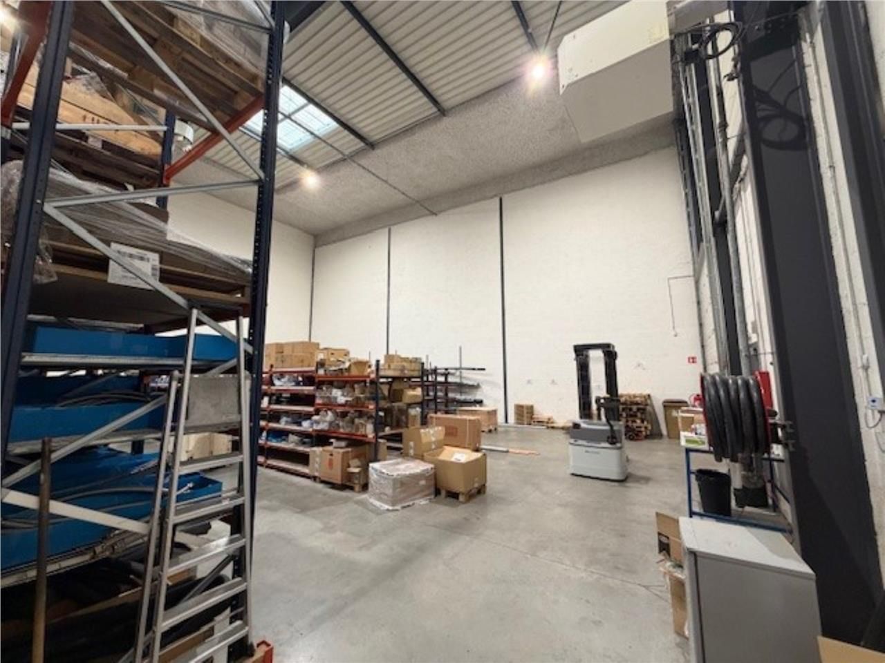 CBRE vous propose à louer, un local d'activités s