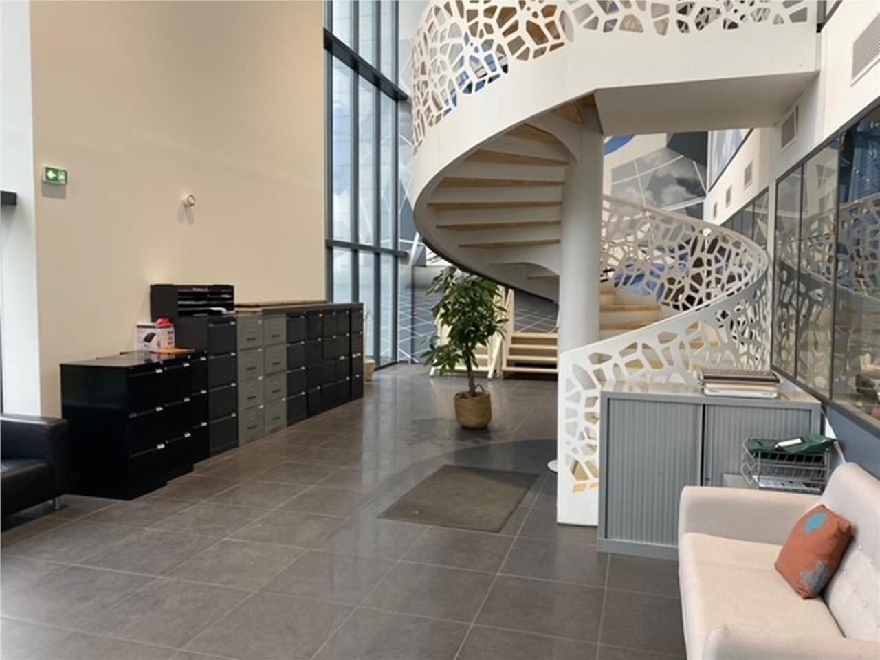 CBRE vous propose à louer, un entrepôt/local d'ac