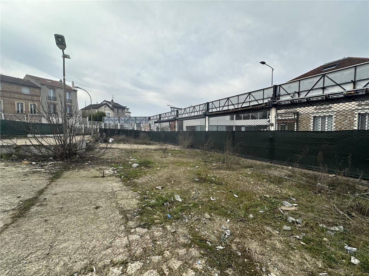 CBRE vous propose à louer un terrain situé sur la