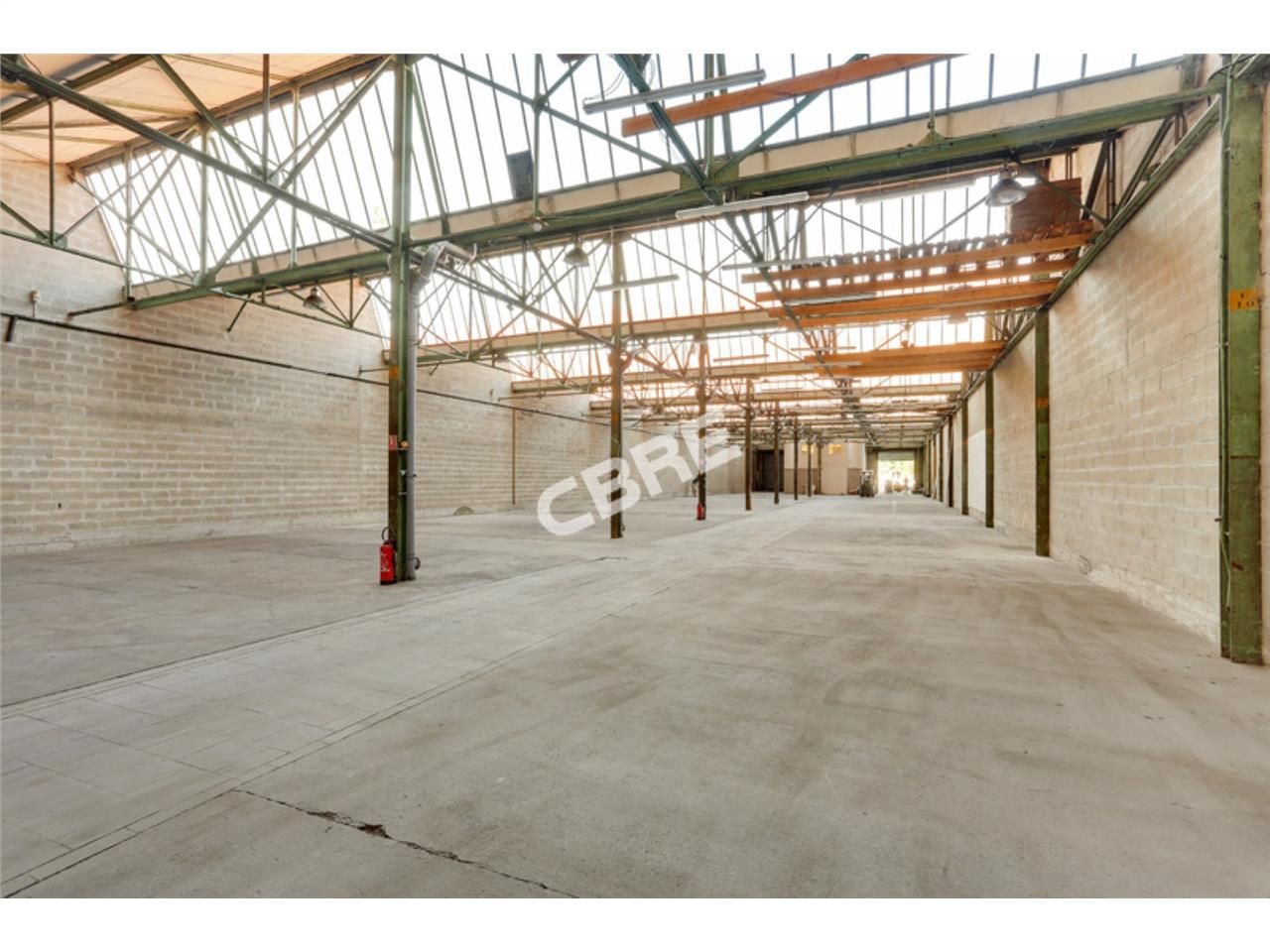 CBRE vous propose à vendre ou à louer, un bâtimen