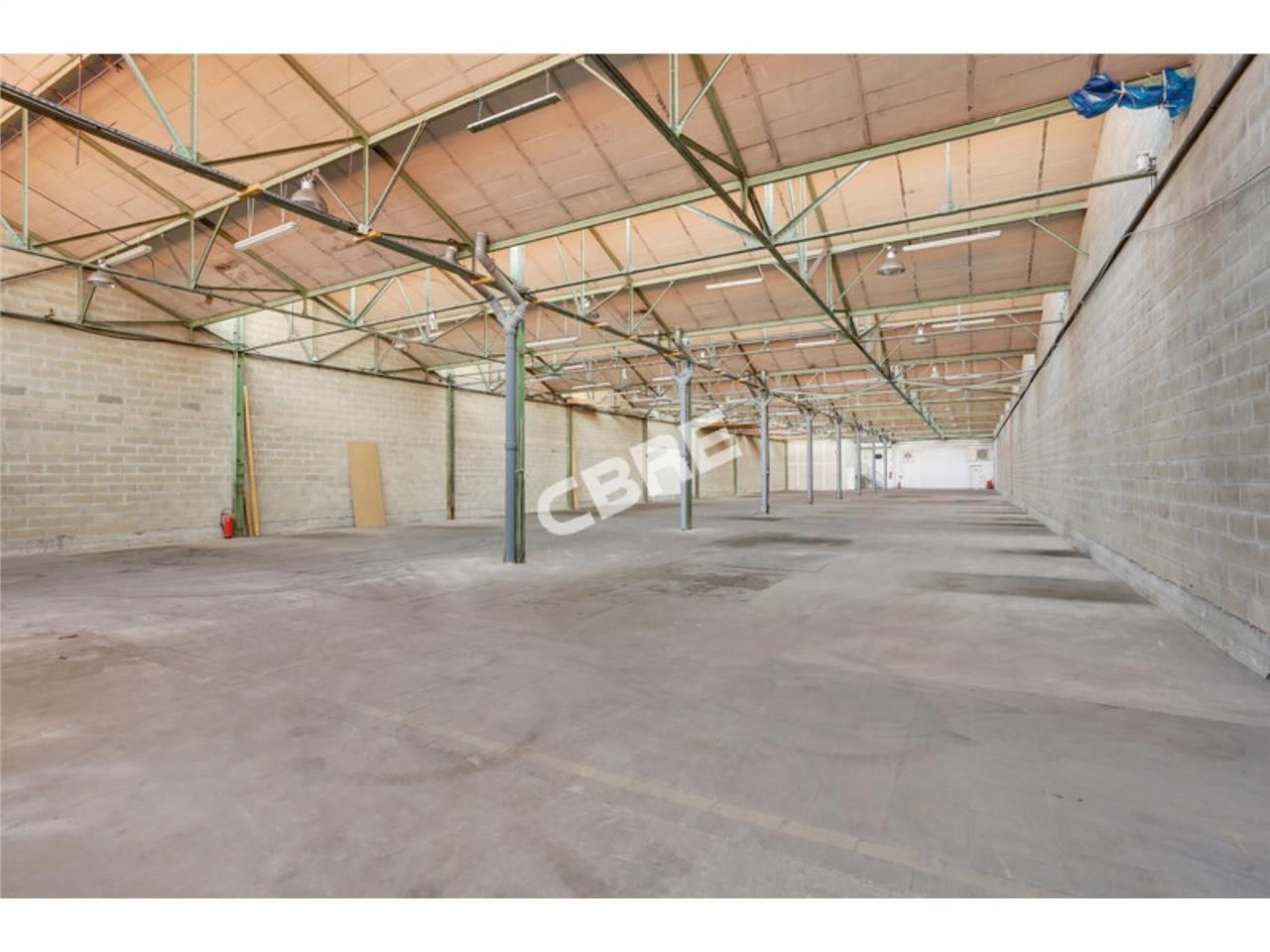 CBRE vous propose à vendre ou à louer, un bâtimen