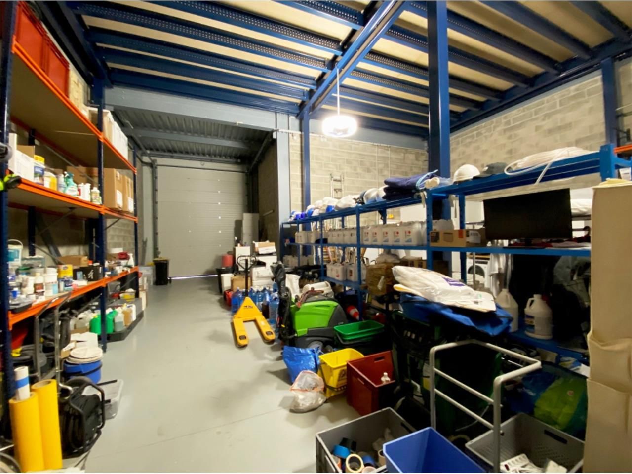 CBRE vous propose à vendre, un entrepôt/local d'a