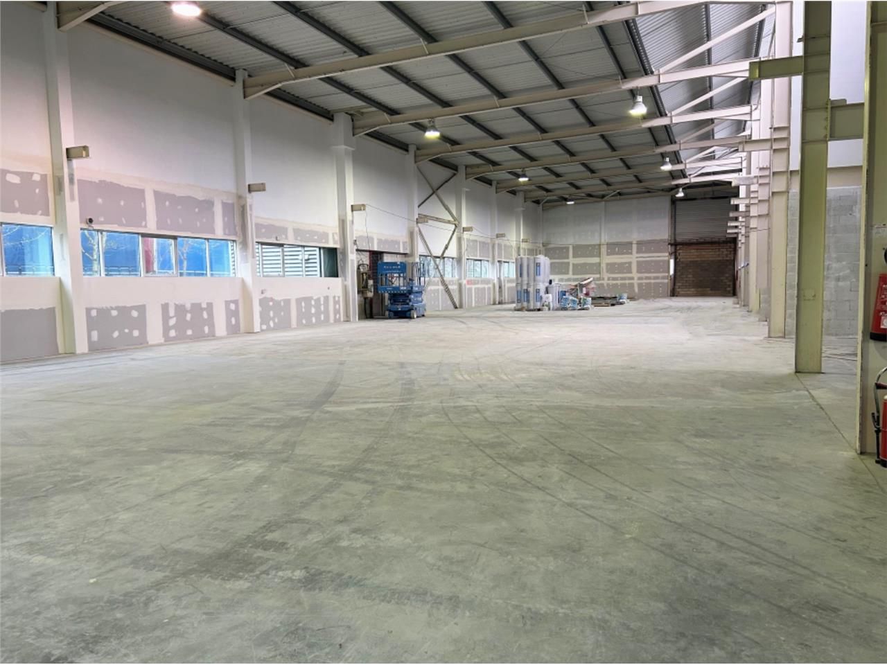 CBRE vous propose à louer, un entrepôt/local d'ac