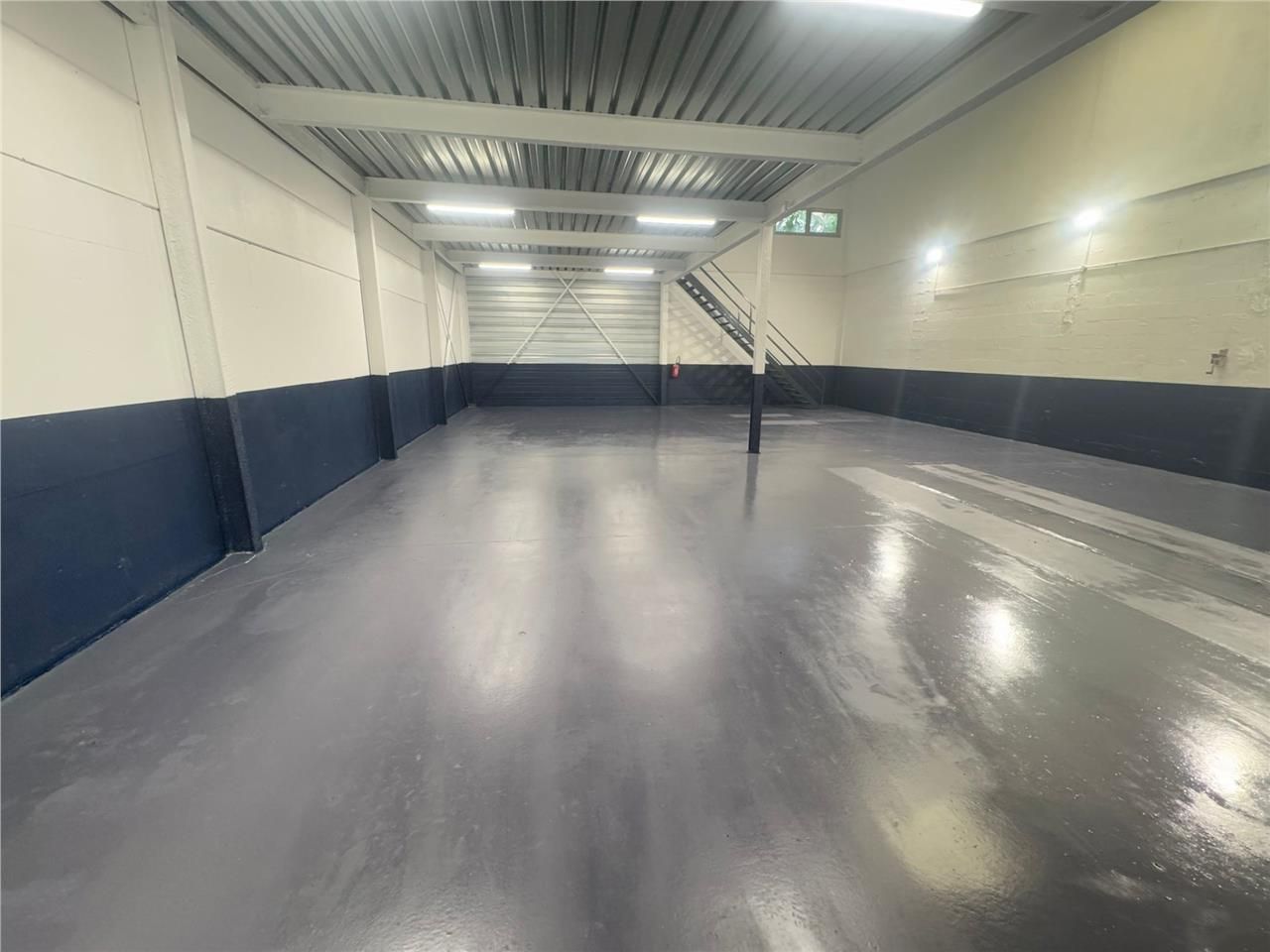 CBRE vous propose à vendre ou à louer, un entrepô