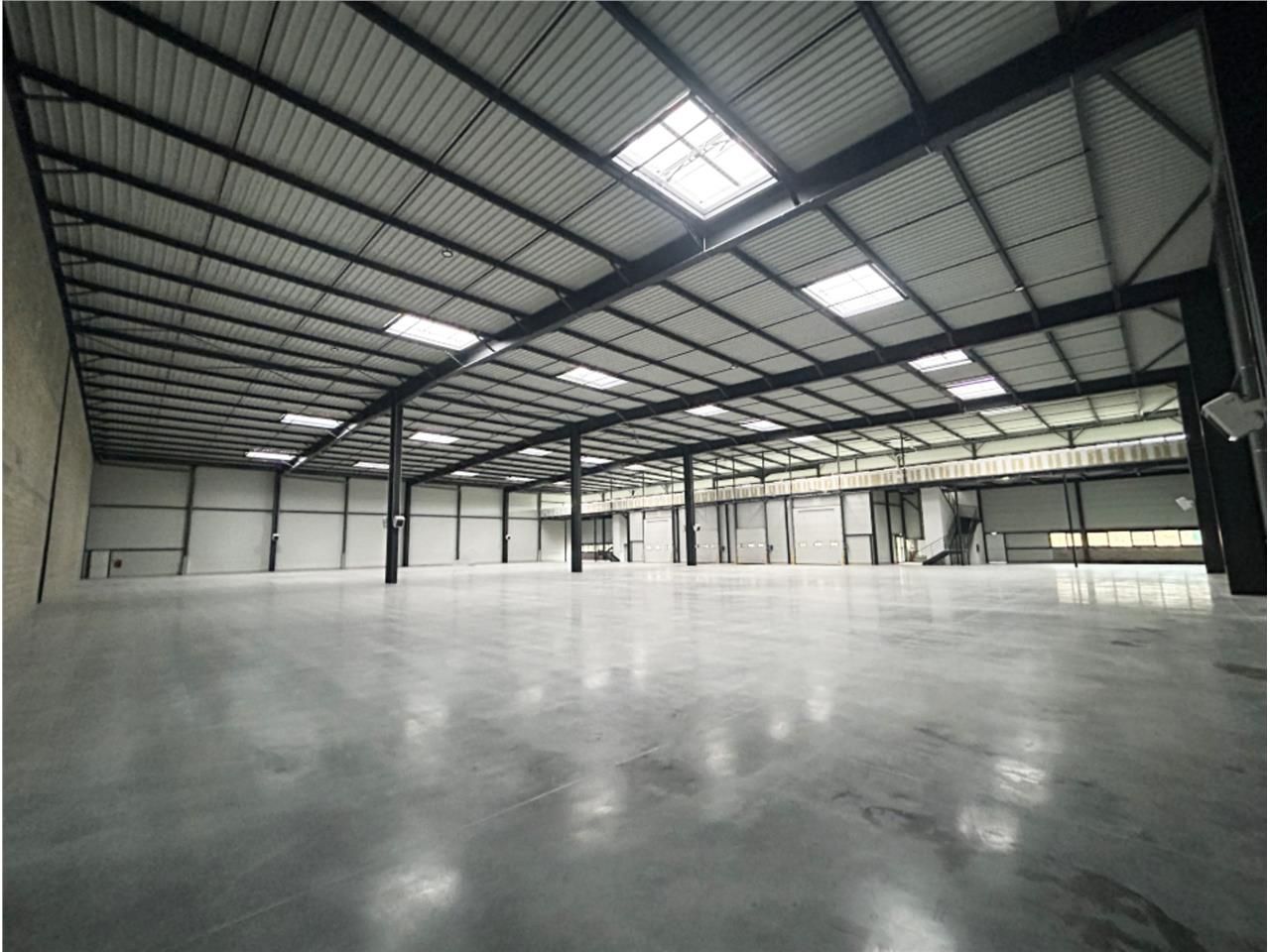 CBRE vous propose à louer, un entrepôt/local d'ac