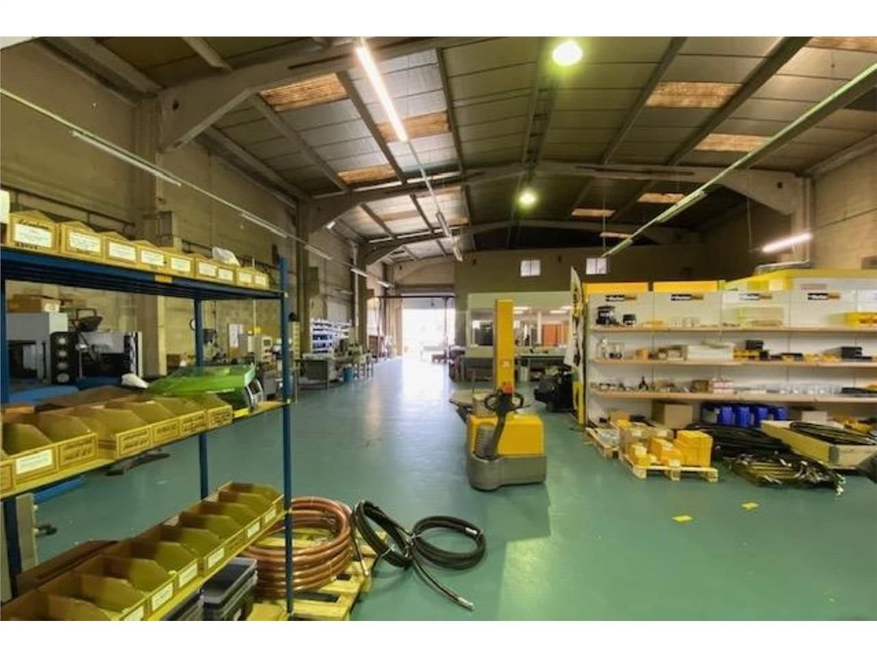 CBRE vous propose à vendre ou à louer un local d'