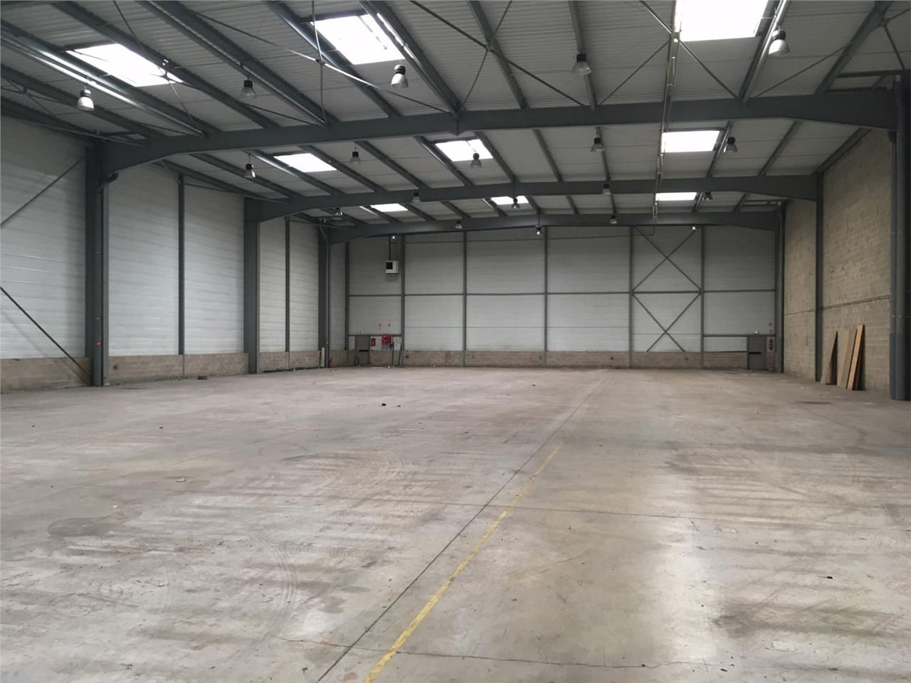 CBRE vous propose à louer, un entrepôt/local d'ac