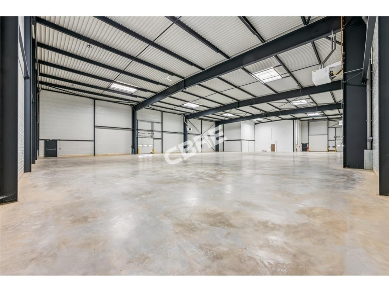 CBRE vous propose à vendre ou à louer, un entrepô