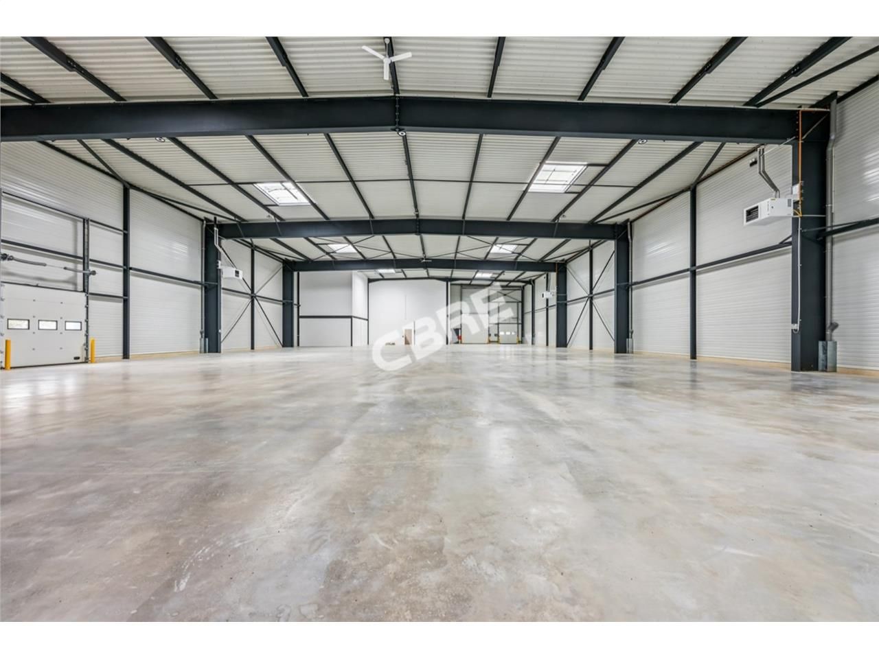 CBRE vous propose à vendre ou à louer, un entrepô