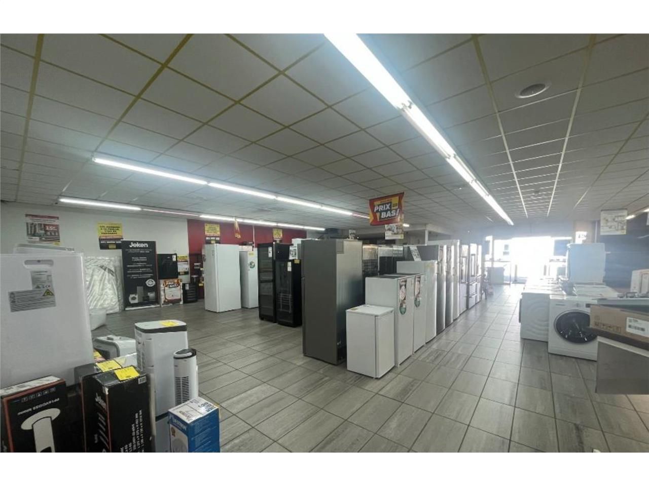 CBRE vous propose à louer, un local d'activités s