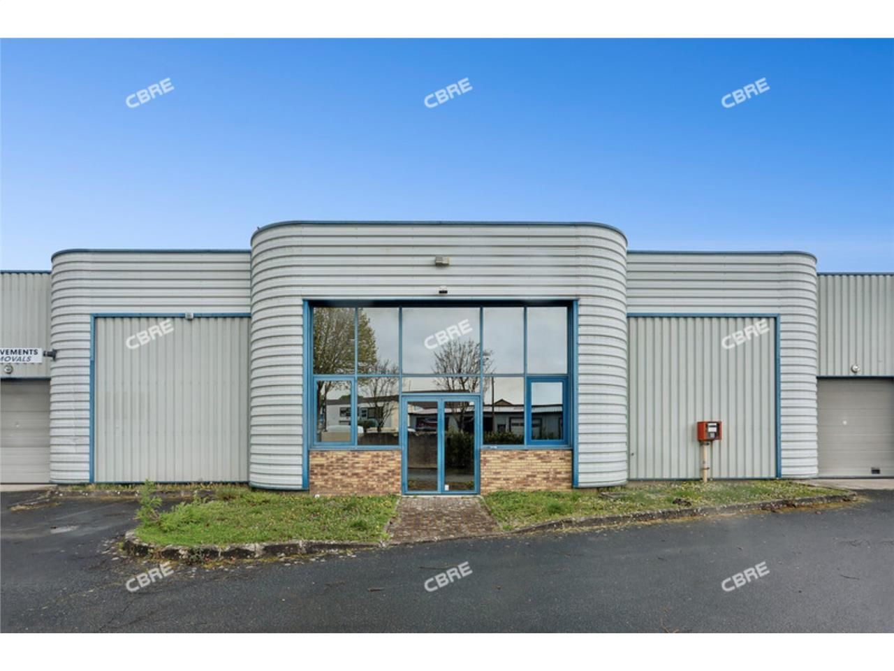 CBRE vous propose à vendre ou à louer un entrepôt