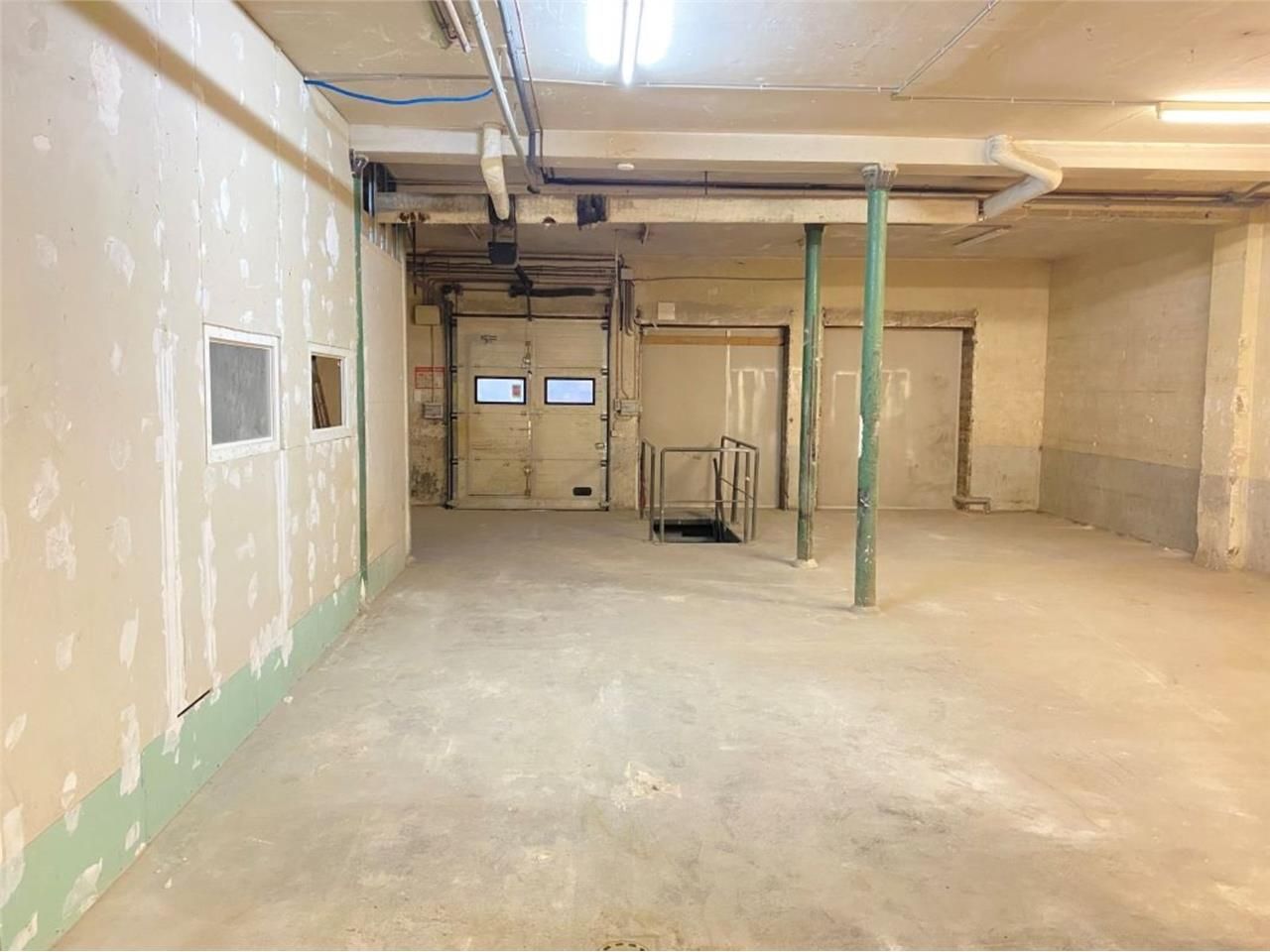 CBRE vous propose à louer, un local d'activités s