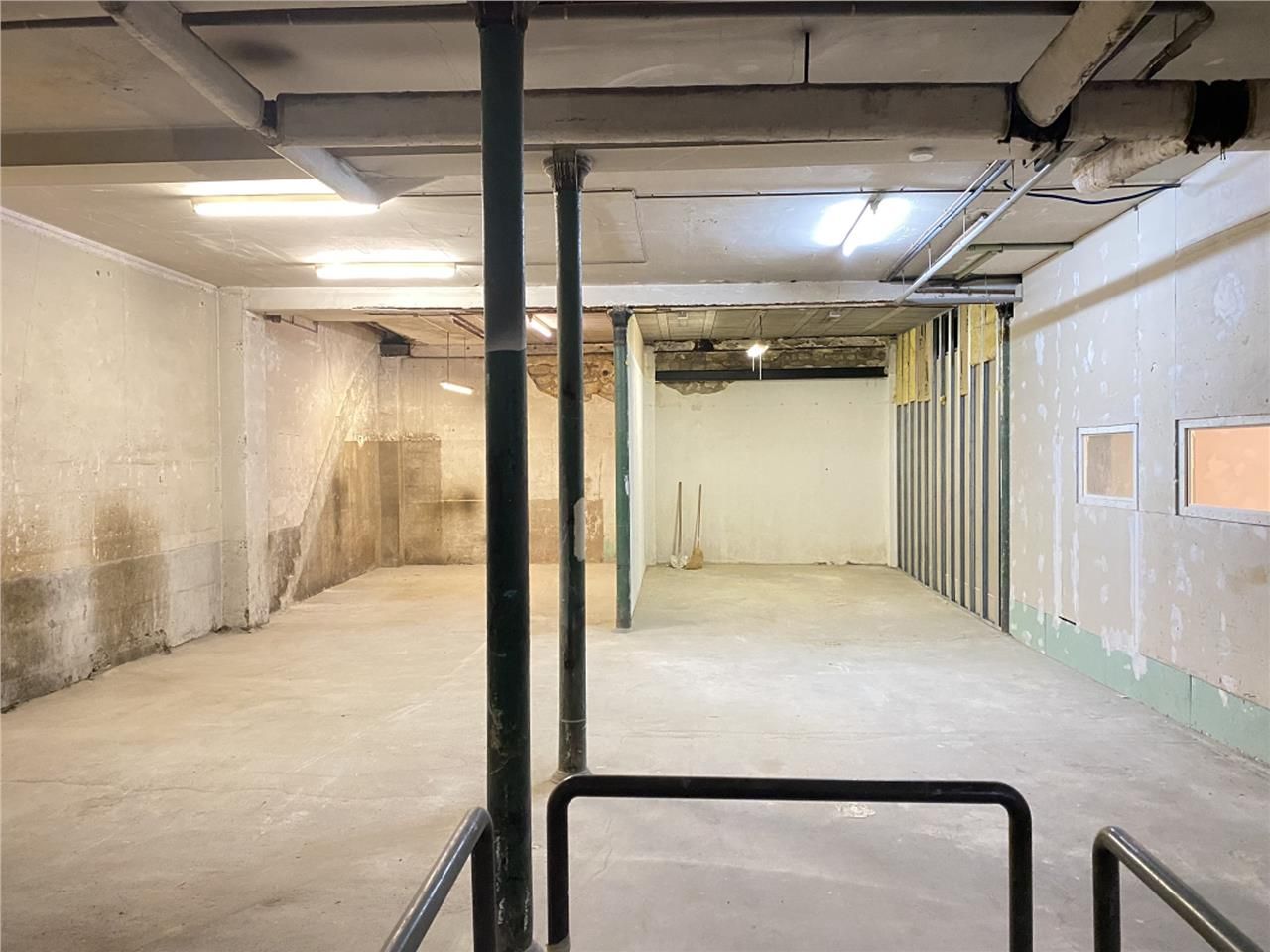 CBRE vous propose à louer, un local d'activités s