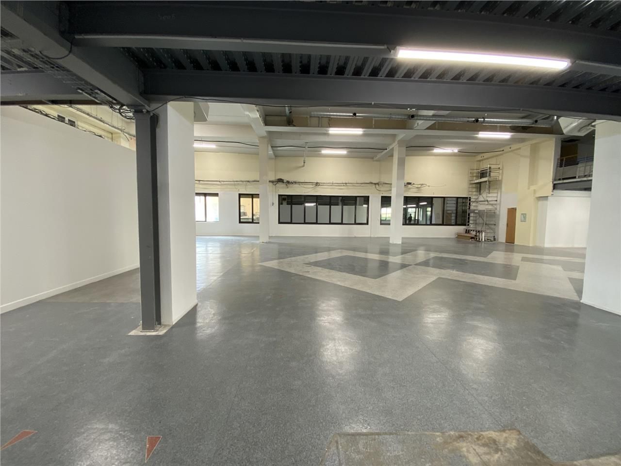 CBRE vous propose à vendre ou à louer un local d'