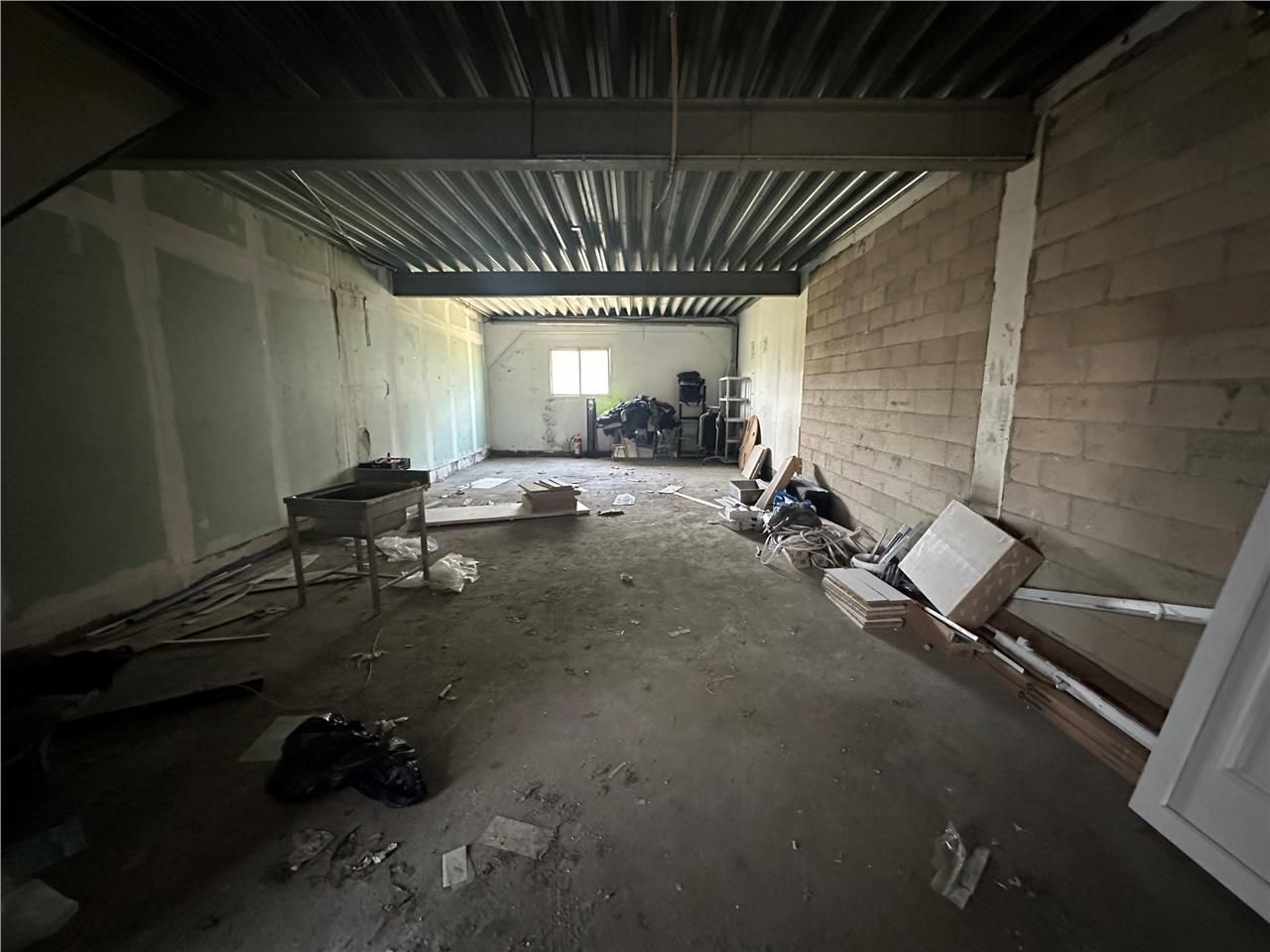 CBRE vous propose à la location ce local d'activi