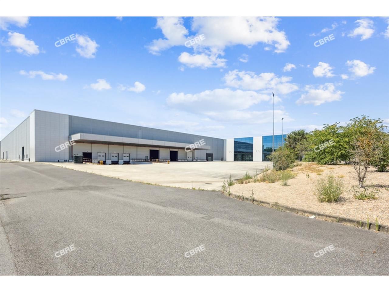 CBRE vous propose à louer un entrepôt/local d'act
