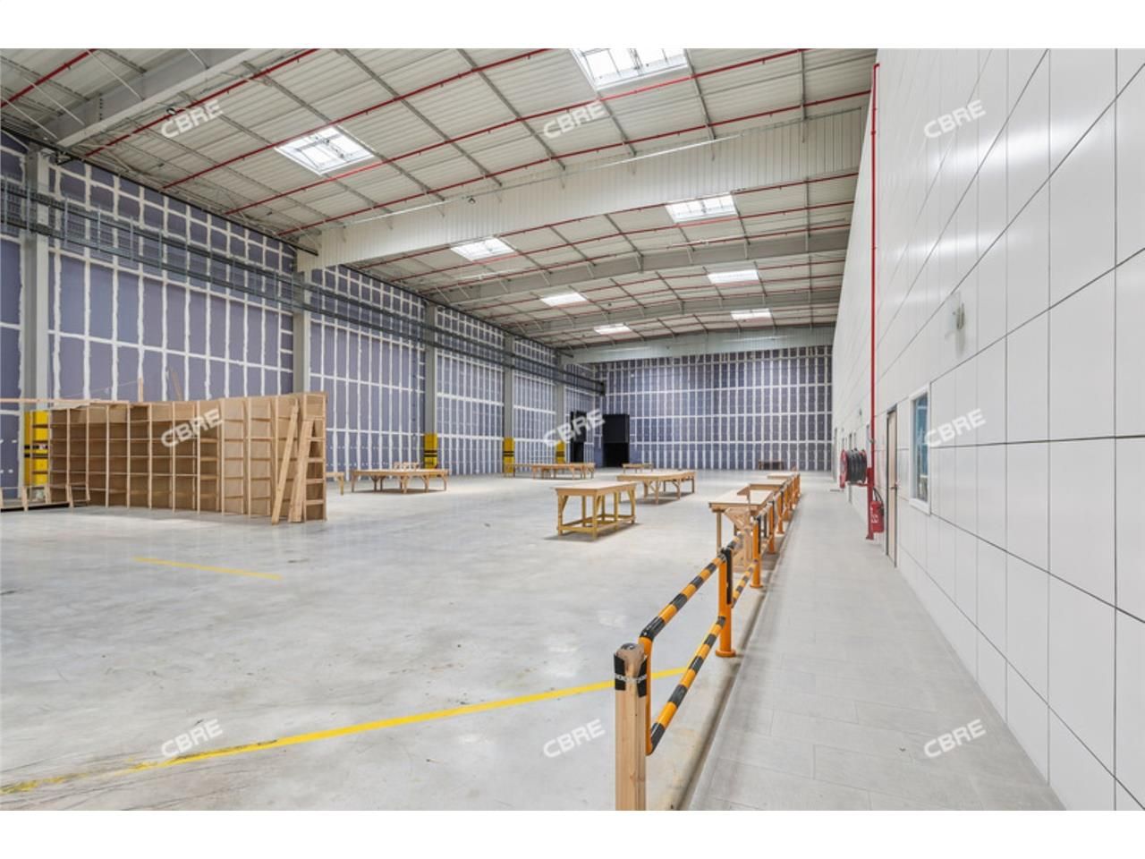 CBRE vous propose à louer un entrepôt/local d'act